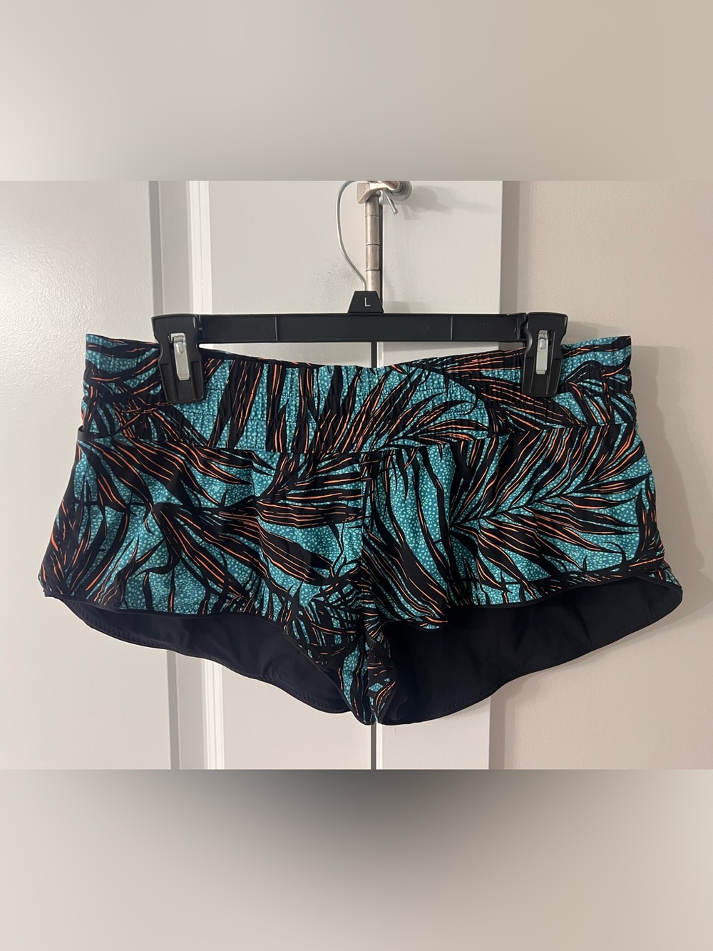 Lululemon Surf Short II Palm Lace Tofino Teal Grapefruit Black Size 10 GUC